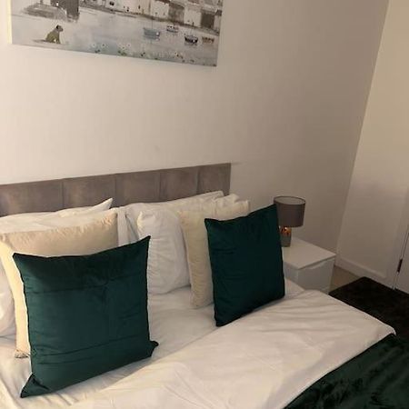 Contemporary Urban Retreat, 2-Bedroom Haven By London City Airport Eksteriør bilde
