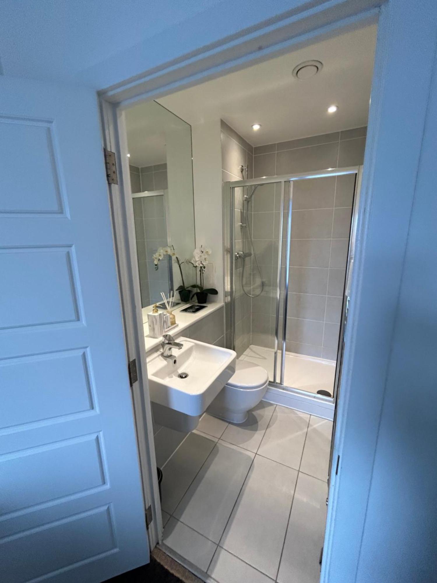 Contemporary Urban Retreat, 2-Bedroom Haven By London City Airport Eksteriør bilde