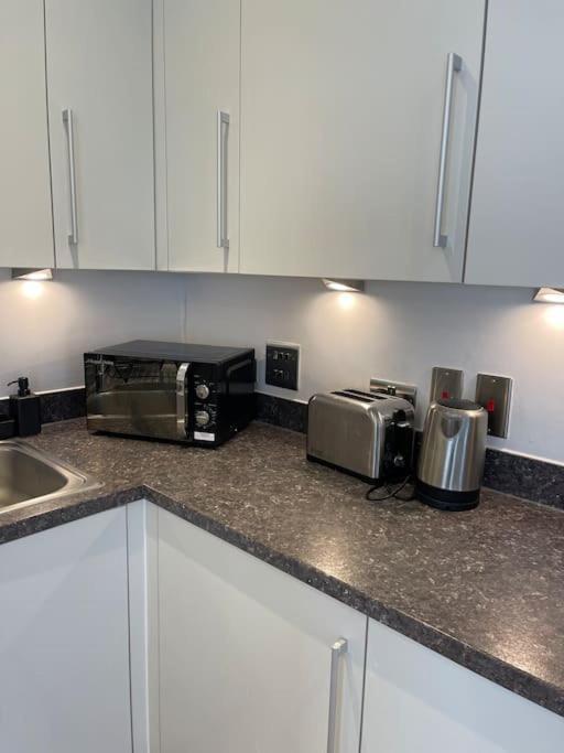Contemporary Urban Retreat, 2-Bedroom Haven By London City Airport Eksteriør bilde
