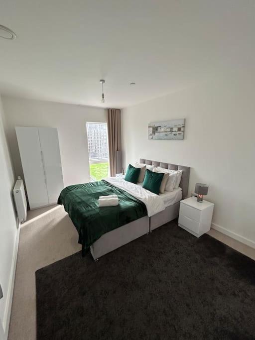 Contemporary Urban Retreat, 2-Bedroom Haven By London City Airport Eksteriør bilde